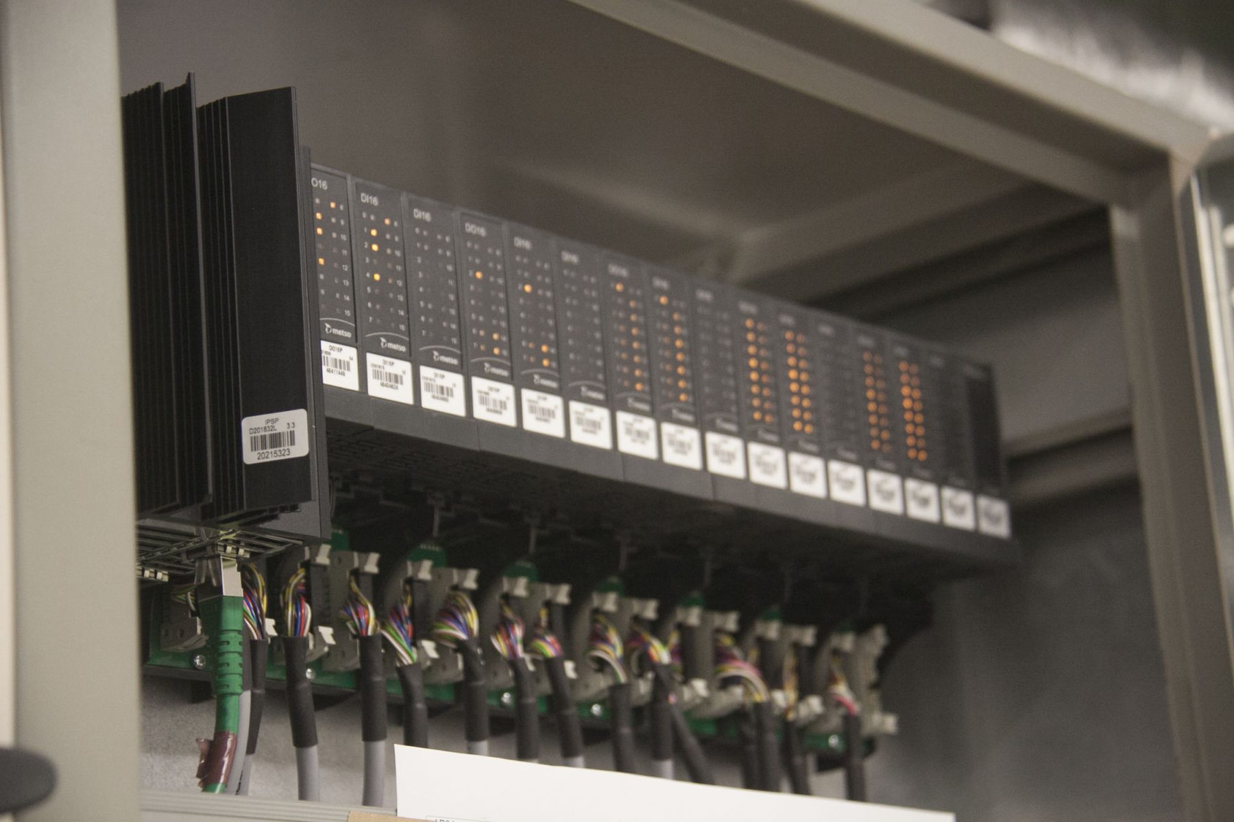 Rack d'automates et de modules d'entrées-sorties